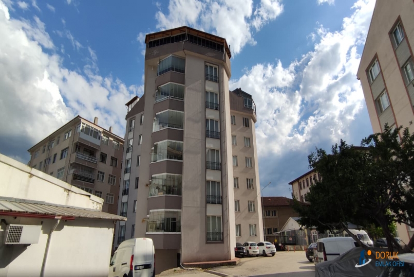Doruk Emlak Ofisi > SARAÇLAR MAHALLESİ AYTEMİZ AKARYAKIT'IN ARKASINDA TERASLI SATILIK 4+1 DAİRE