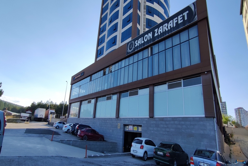 Doruk Emlak Ofisi > DORUK EMLAK OFİSİNDEN CANDAROĞULLARI MAHALLESİ HUKUKÇULAR İŞ MERKEZİNDE 1.500 M2 YÜKSEK KİRA GETİRİLİ GENİŞ SATILIK DÜKKAN
