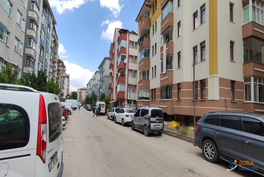 Doruk Emlak Ofisi > DORUK EMLAK OFİSİNDEN SALI PAZARI CUMHURİYET APARTMANI'NDA KİRALIK 3+1 DAİRE