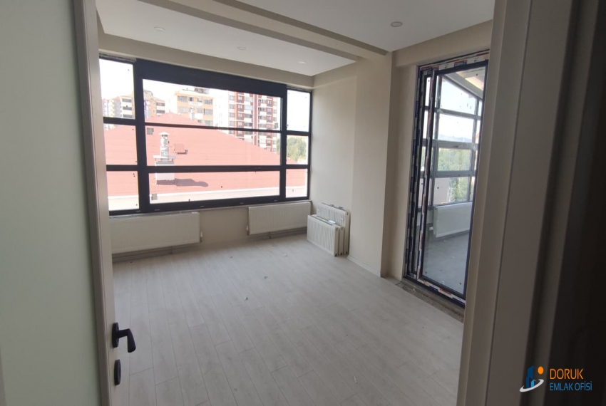Doruk Emlak Ofisi > DORUK EMLAK OFİSİNDEN TAŞKÖPRÜ YOLU ÜZERİNDE HEDEF APARTMANINDA GENİŞ METREKARELİ LÜKS TERASLI 2+1 SIFIR SATILIK DAİRE