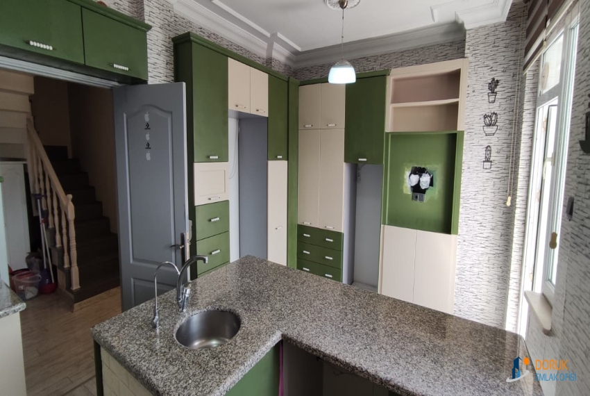 Doruk Emlak Ofisi > SARAÇLAR MAHALLESİ AYTEMİZ AKARYAKIT'IN ARKASINDA TERASLI SATILIK 4+1 DAİRE