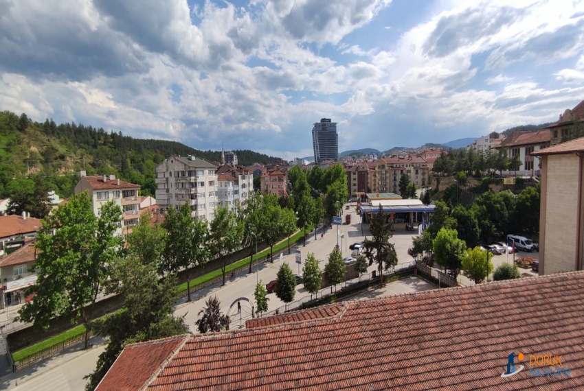 Doruk Emlak Ofisi > SARAÇLAR MAHALLESİ AYTEMİZ AKARYAKIT'IN ARKASINDA TERASLI SATILIK 4+1 DAİRE