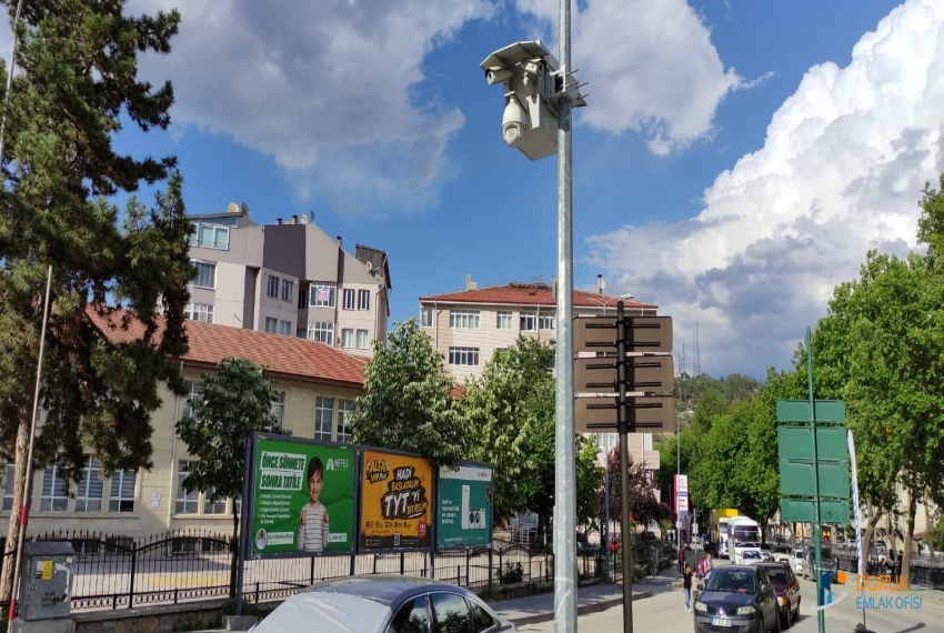 Doruk Emlak Ofisi > SARAÇLAR MAHALLESİ AYTEMİZ AKARYAKIT'IN ARKASINDA TERASLI SATILIK 4+1 DAİRE