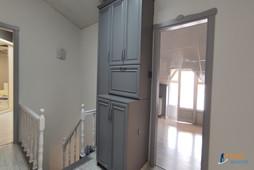 Doruk Emlak Ofisi > SARAÇLAR MAHALLESİ AYTEMİZ AKARYAKIT'IN ARKASINDA TERASLI SATILIK 4+1 DAİRE