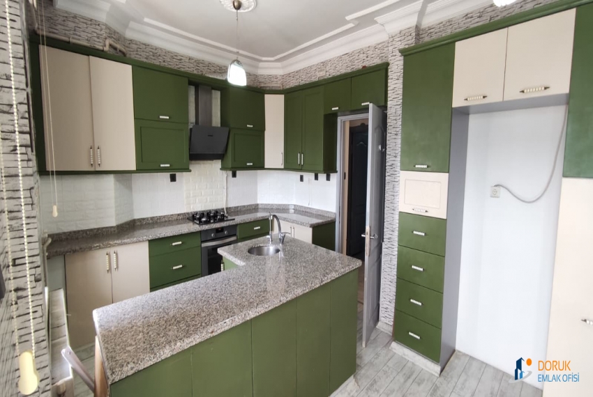 Doruk Emlak Ofisi > SARAÇLAR MAHALLESİ AYTEMİZ AKARYAKIT'IN ARKASINDA TERASLI SATILIK 4+1 DAİRE