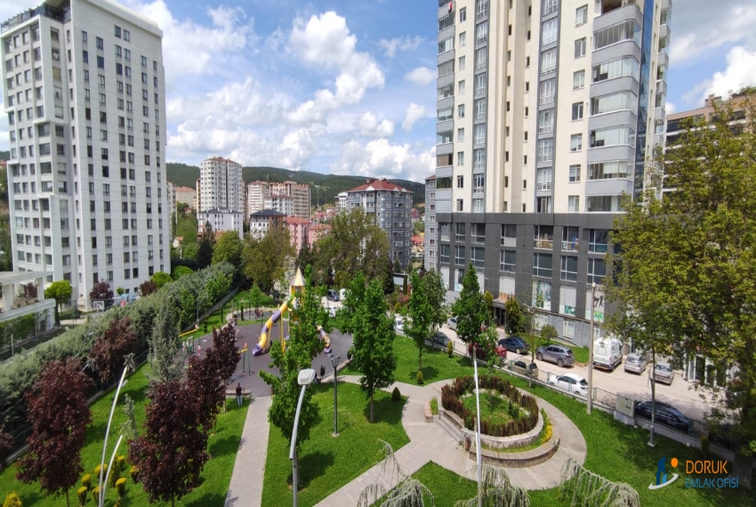Doruk Emlak Ofisi > DORUK EMLAK'TAN OLUKBAŞI FLORA EVLERİ APARTMANI'NDA GENİŞ 3+1 KİRALIK DAİRE