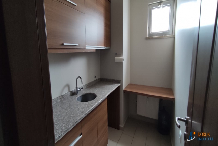 Doruk Emlak Ofisi > DORUK EMLAK OFİSİNDEN ŞİMAL PLAZA'DA KİRALIK TAM EŞYALI 2+1 OFİS / BÜRO