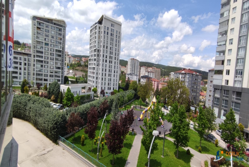 Doruk Emlak Ofisi > DORUK EMLAK'TAN OLUKBAŞI FLORA EVLERİ APARTMANI'NDA GENİŞ 3+1 KİRALIK DAİRE