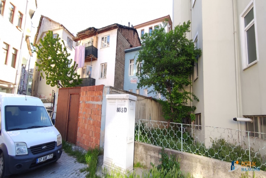Doruk Emlak Ofisi > DORUK EMLAK'TAN TOPÇUOĞLU MAHALLESİ'NDE SATILIK 50 M2 BAHÇELİ MÜSTAKİL EV