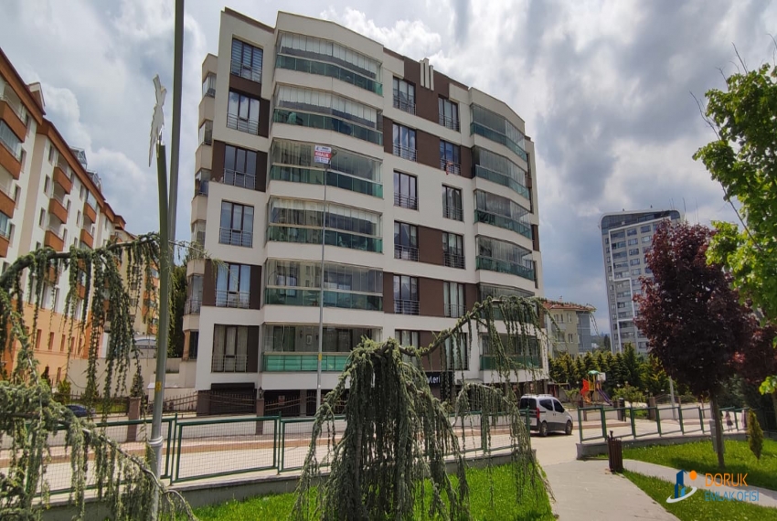 Doruk Emlak Ofisi > DORUK EMLAK'TAN OLUKBAŞI FLORA EVLERİ APARTMANI'NDA GENİŞ 3+1 KİRALIK DAİRE