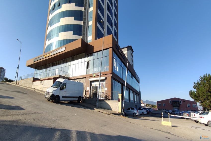 Doruk Emlak Ofisi > DORUK EMLAK OFİSİNDEN CANDAROĞULLARI MAHALLESİ HUKUKÇULAR İŞ MERKEZİNDE 1.500 M2 GENİŞ KİRALIK DÜKKAN
