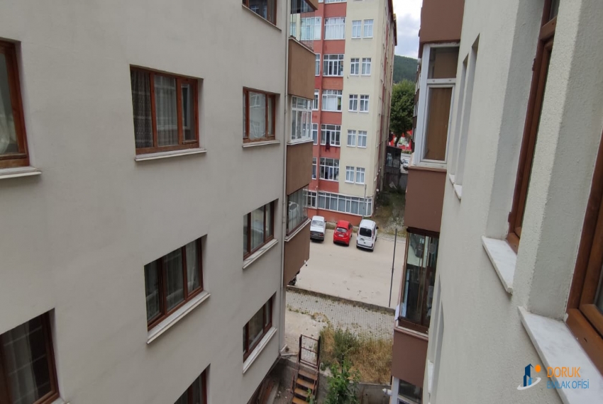 Doruk Emlak Ofisi > DORUK EMLAK OFİSİNDEN SALI PAZARI CUMHURİYET APARTMANI'NDA KİRALIK 3+1 DAİRE