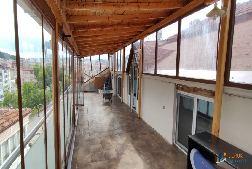 Doruk Emlak Ofisi > SARAÇLAR MAHALLESİ AYTEMİZ AKARYAKIT'IN ARKASINDA TERASLI SATILIK 4+1 DAİRE