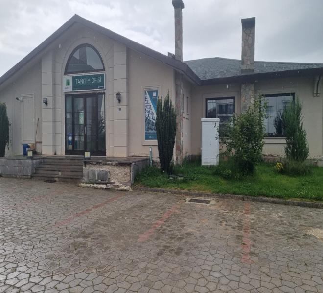 DORUK EMLAK OFİSİNDEN LEDAKENT SİTESİ İÇİNDE HAVUZLU GÖLETLİ KİRALIK CAFE VE RESTAURANTA UYGUN KİRALIK İŞYERİ