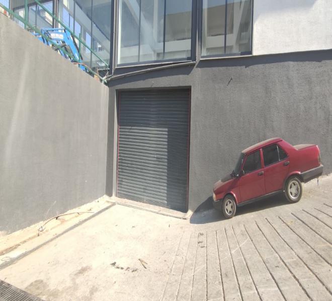 DORUK EMLAK OFİSİNDEN TAŞKÖPRÜ YOLU ÜZERİNDE HEDEF APARTMANI ALTINDA 600 M2 KİRALIK DEPO