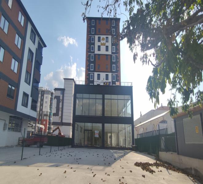 DORUK EMLAK OFİSİNDEN TAŞKÖPRÜ YOLU ÜZERİNDE HEDEF APARTMANI ALTINDA 1.200 M2 ASMA KATLI KİRALIK DÜKKAN